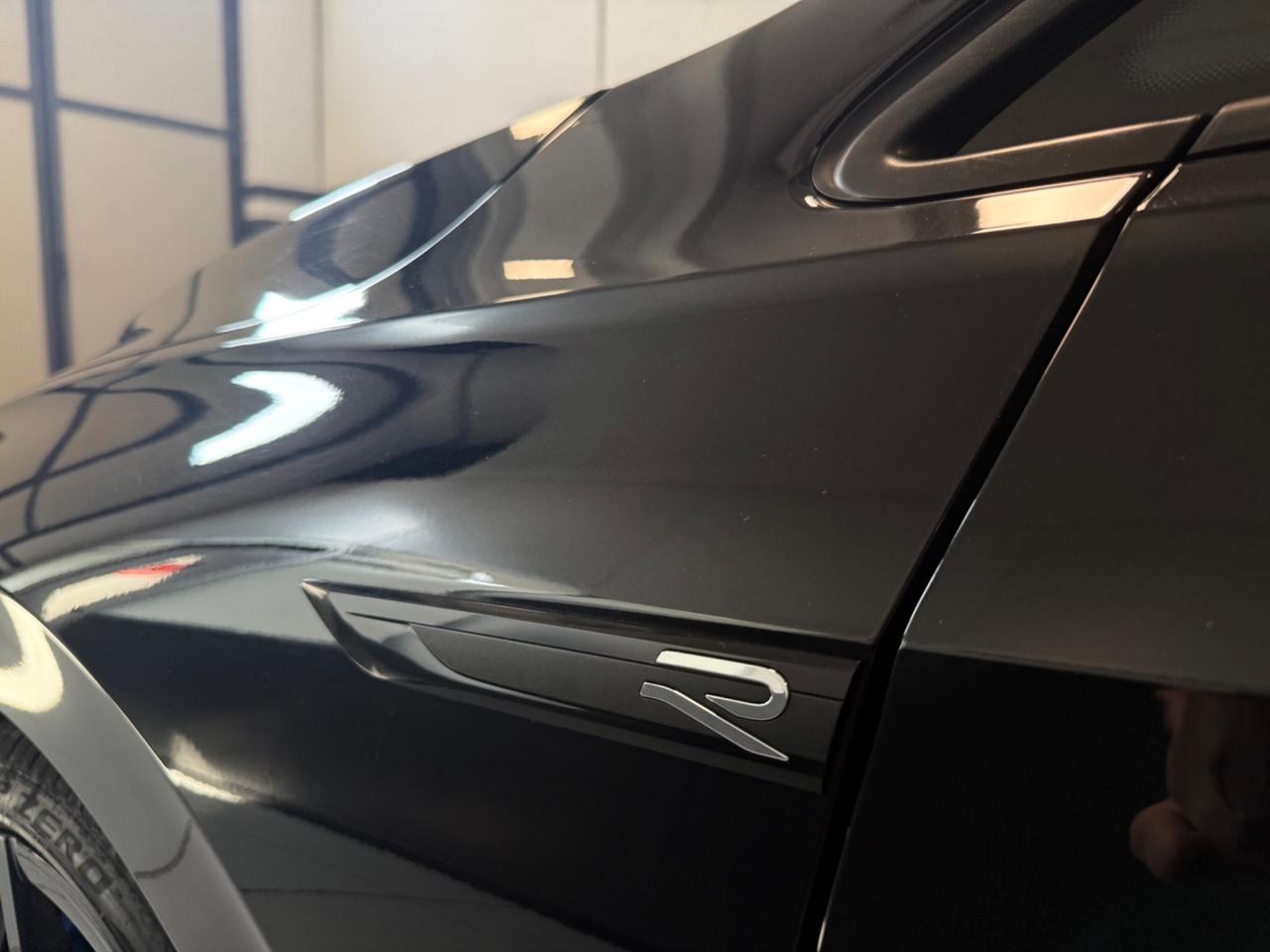 Volkswagen Golf R 4Motion Performance Akrapovic