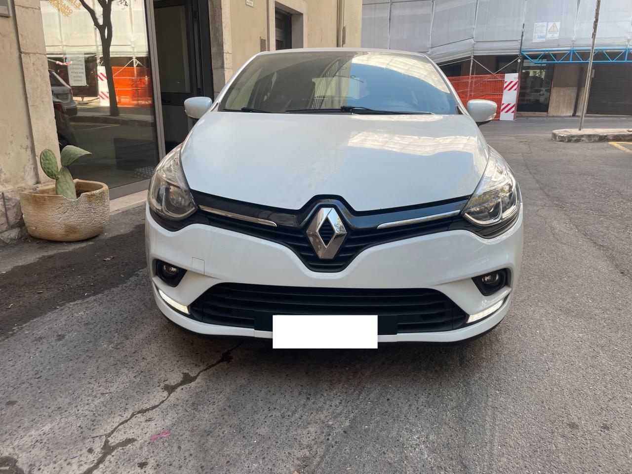 Renault Clio TCe 12V 90 CV GPL 5 porte Moschino Intens FINANZIABILE