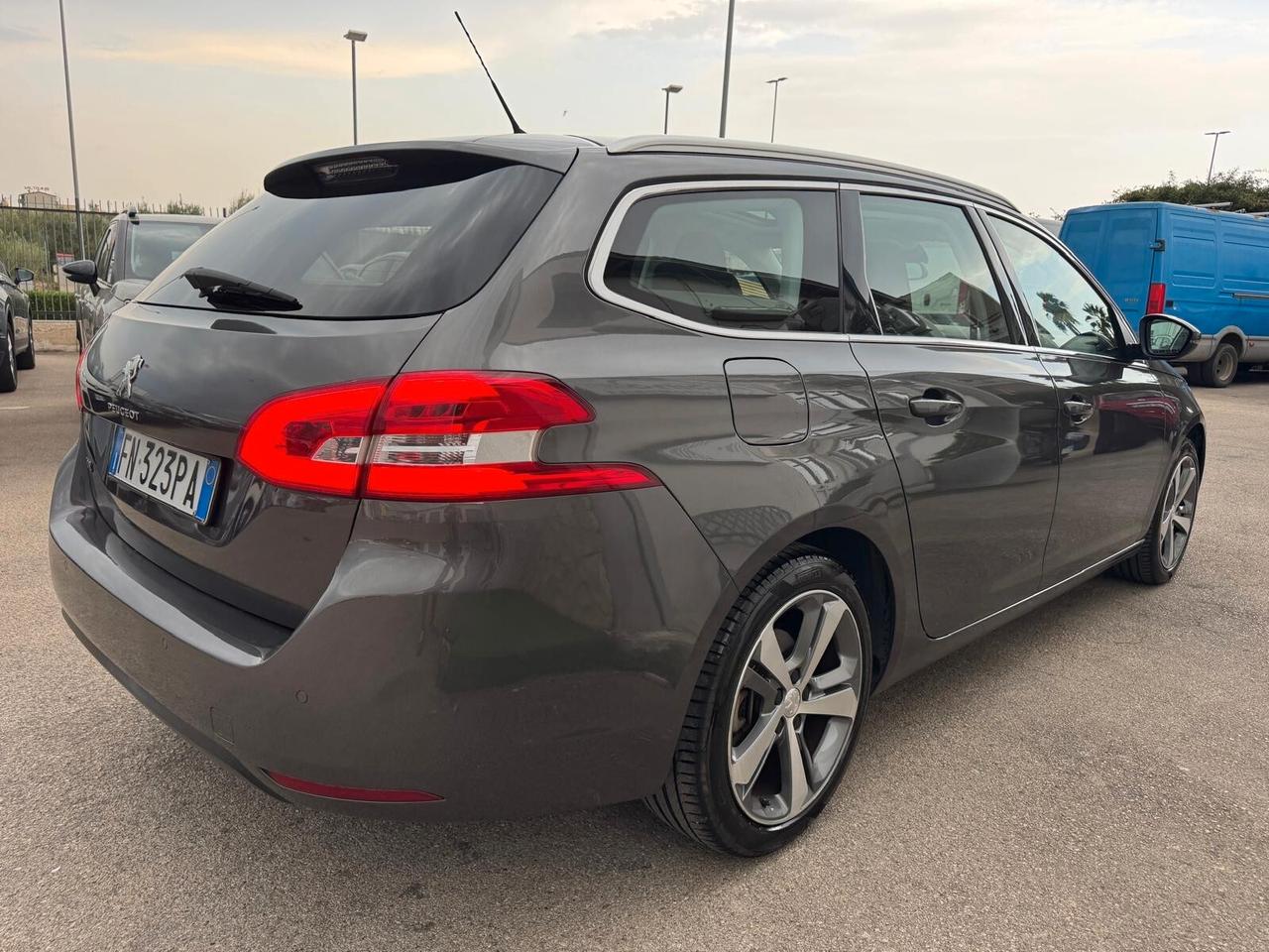 Peugeot 308 BlueHDi 130 S&S SW Allure