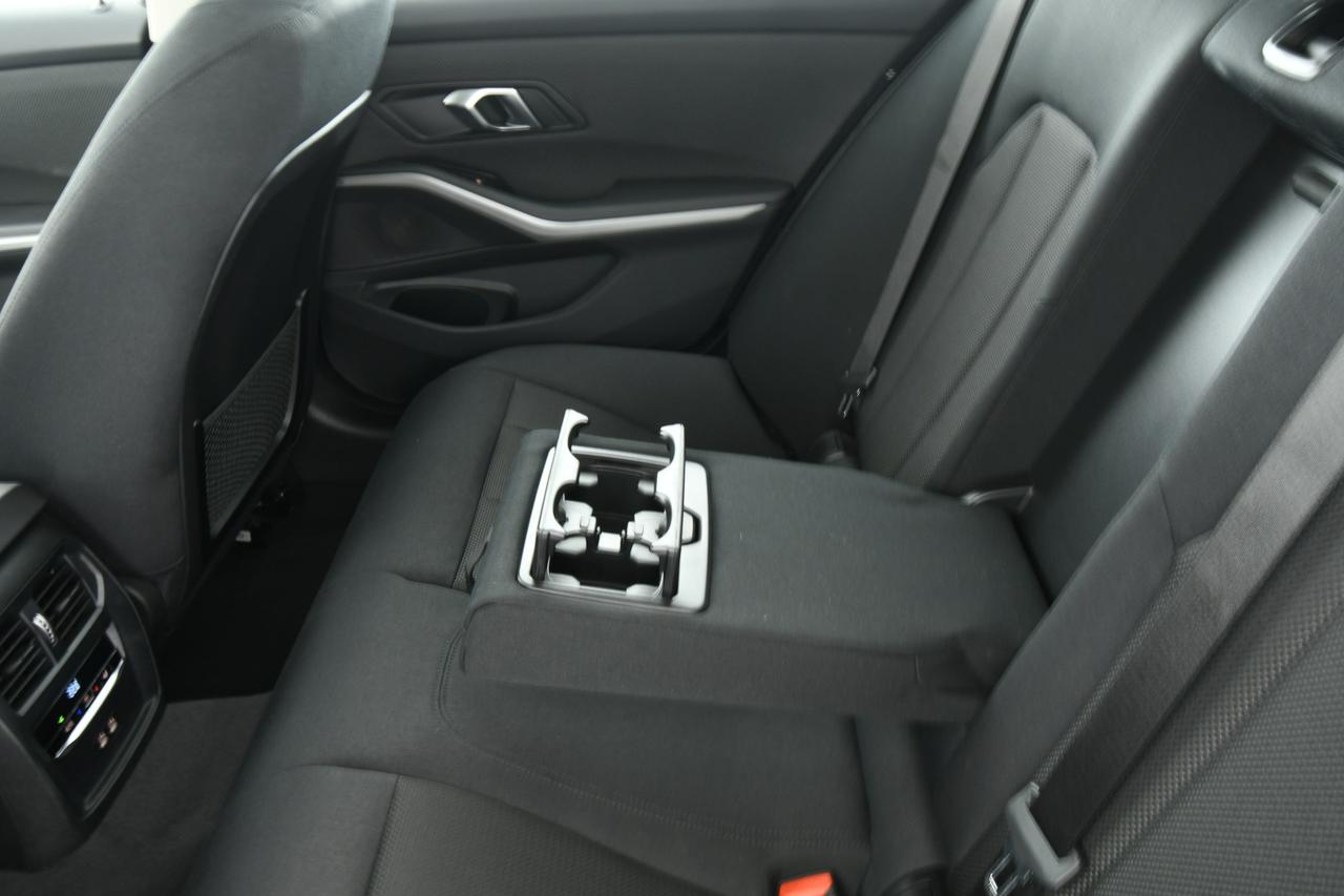 BMW 320d Touring mhev 48V xdrive Business Advantage auto APP CONNECT