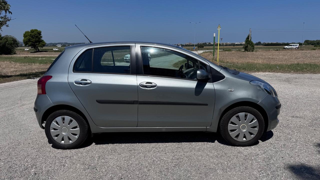 Toyota Yaris 1.0 5 porte Sol