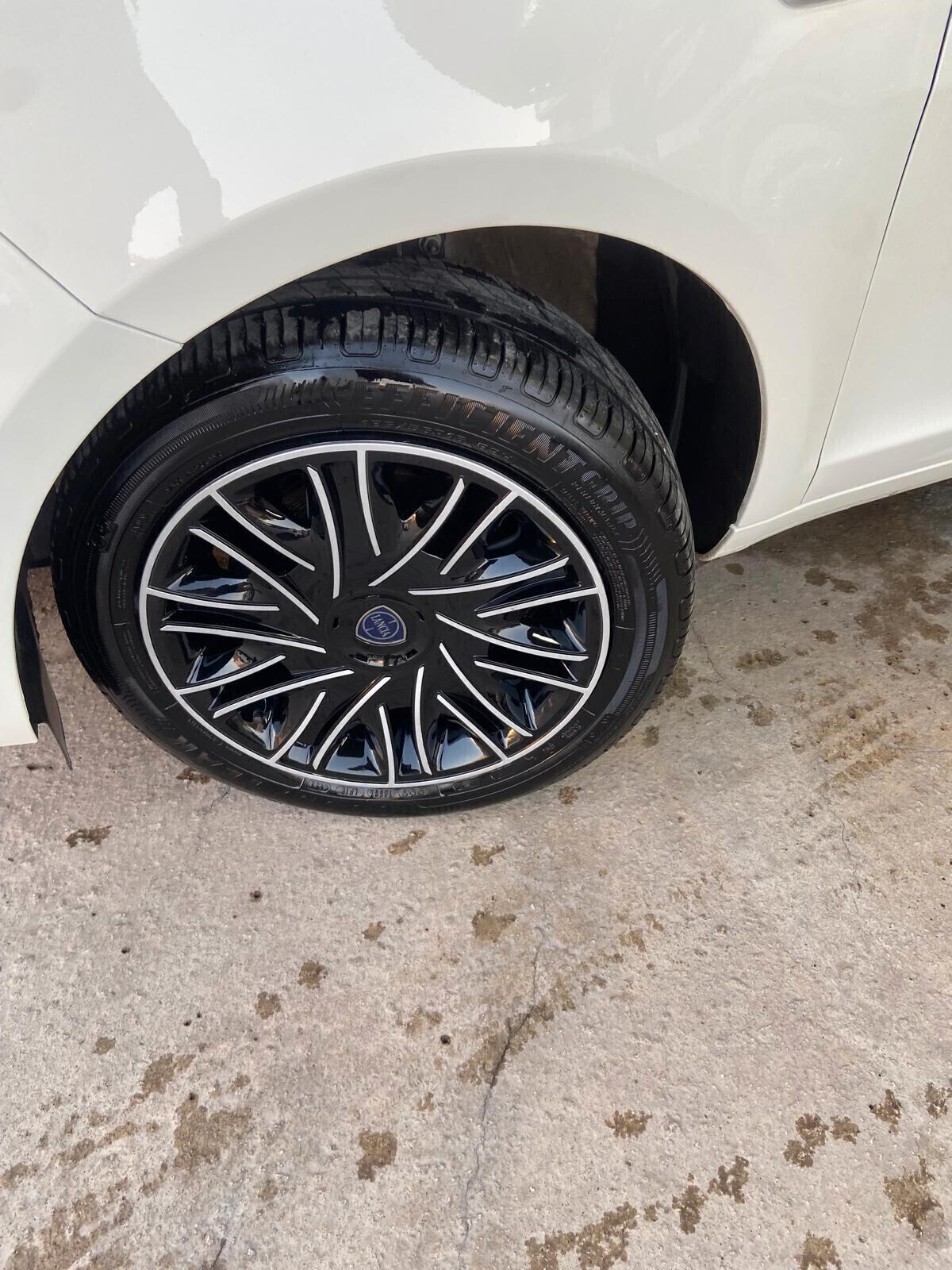 Lancia Ypsilon 1.0 FireFly 5 porte S&S Hybrid Gold