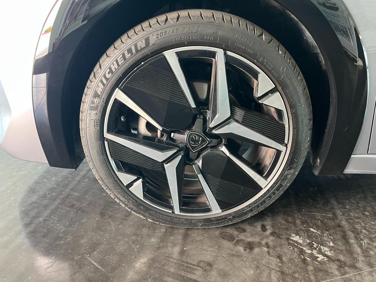 Peugeot 208 208 1.2 hybrid GT 136cv e-dcs 6
