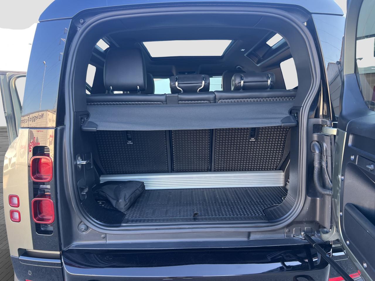 LAND ROVER Defender (2019) Defender 90 3.0D I6 200 CV AWD Auto SE