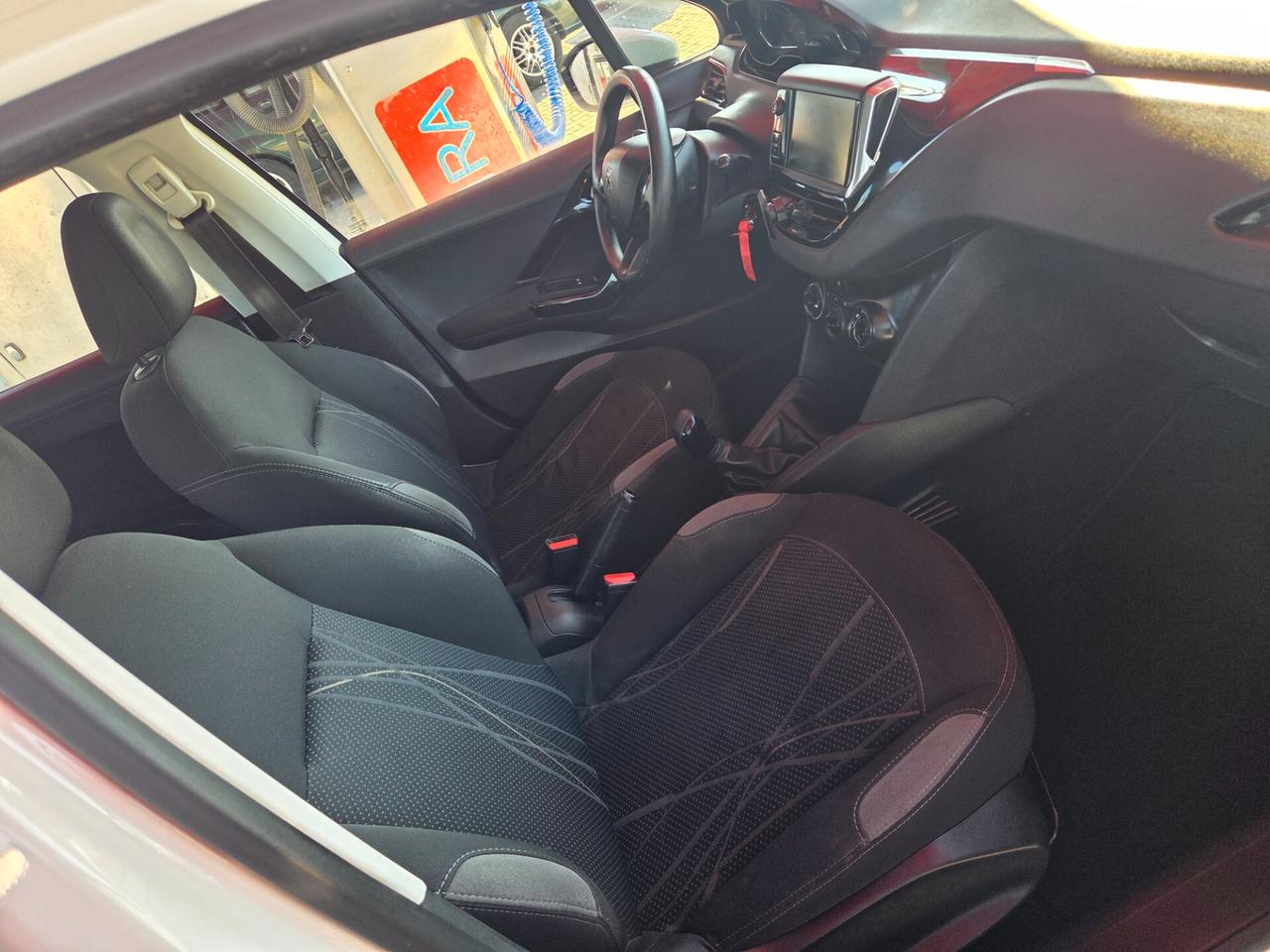 Peugeot 208 1.4 HDi 68 CV 5 porte 2013