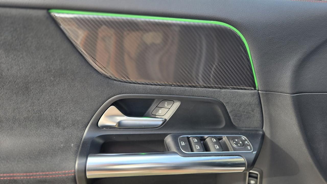 Mercedes-Benz GLA 180 d 1950 115CV Premium AMG auto Tetto Uff Italy Led USB