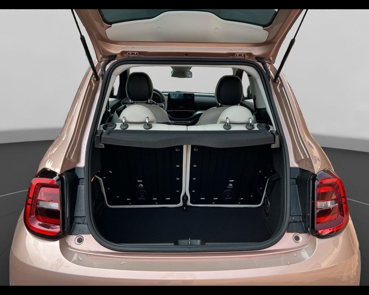 FIAT 500e 3+1 - 500e 3+1 42 kWh La Prima