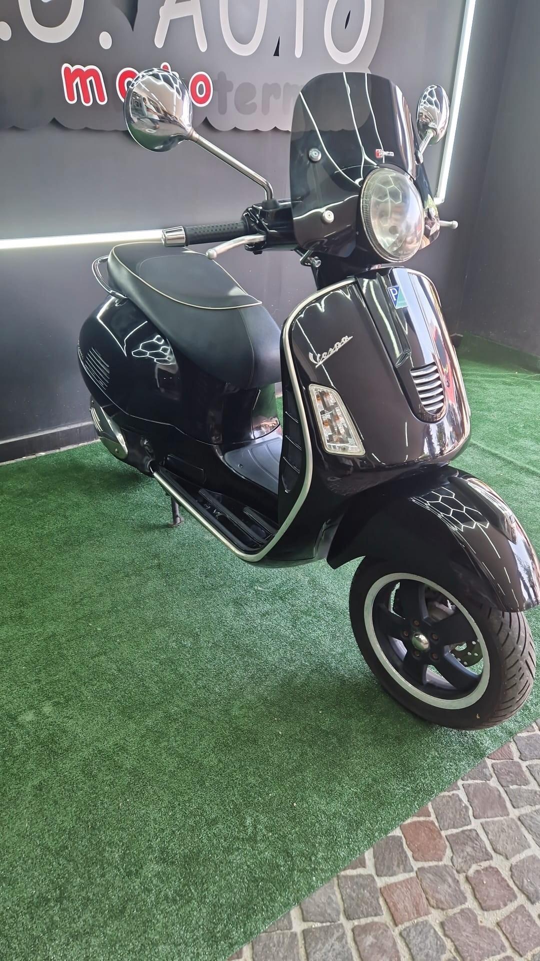 Piaggio Vespa 300 GTS