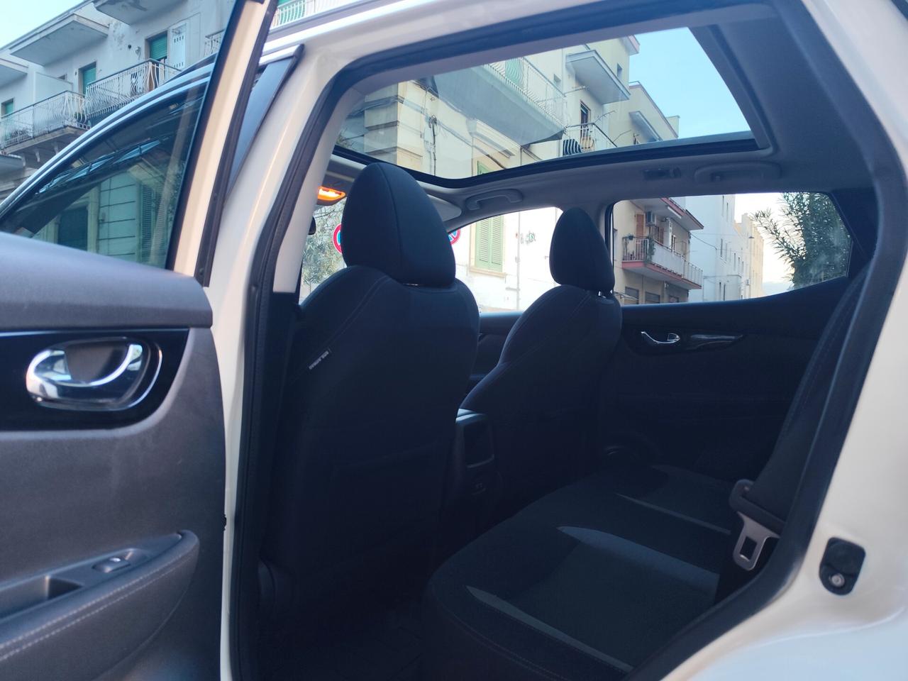 Nissan Qashqai 1.5 dCi 115CV TEKNA TETTO NAVI