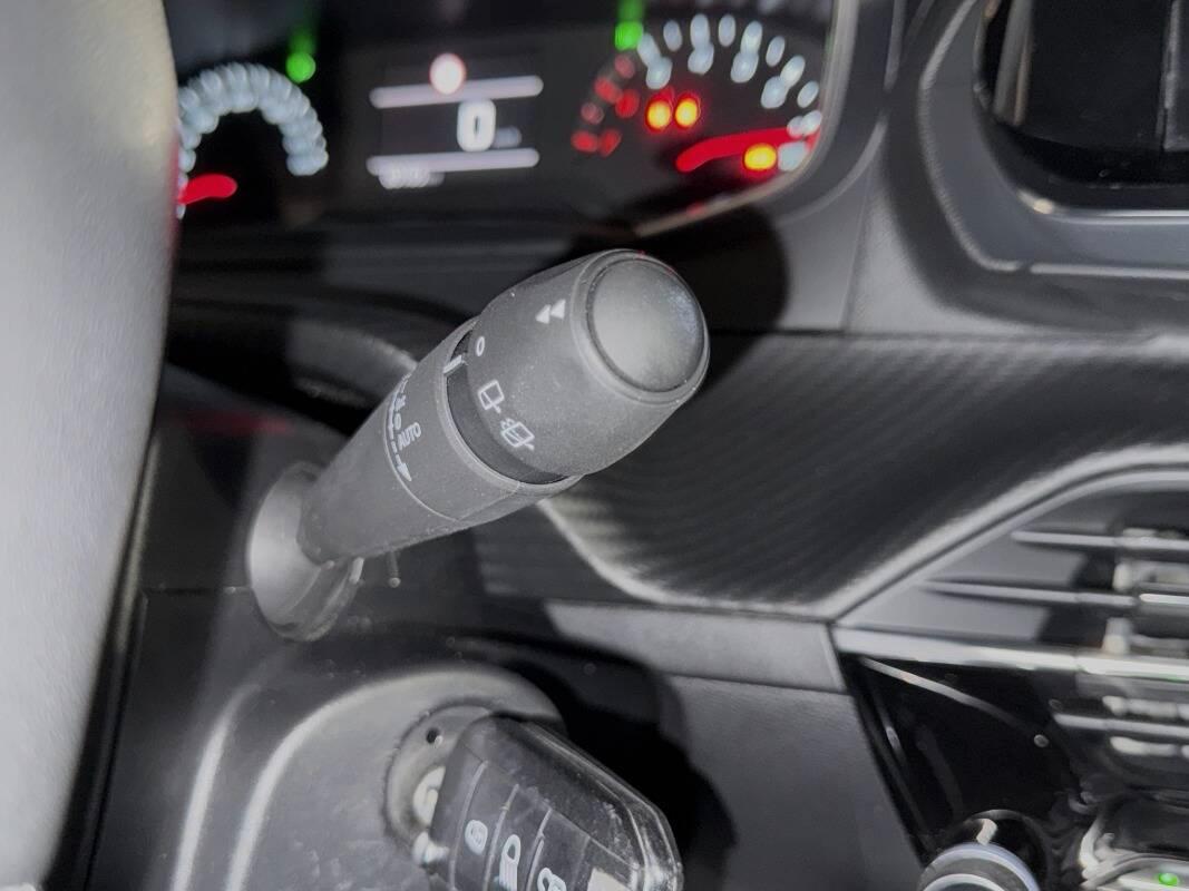 Peugeot 2008 1.2 puretech Active Pack s&s 100cv Con CARPLAY