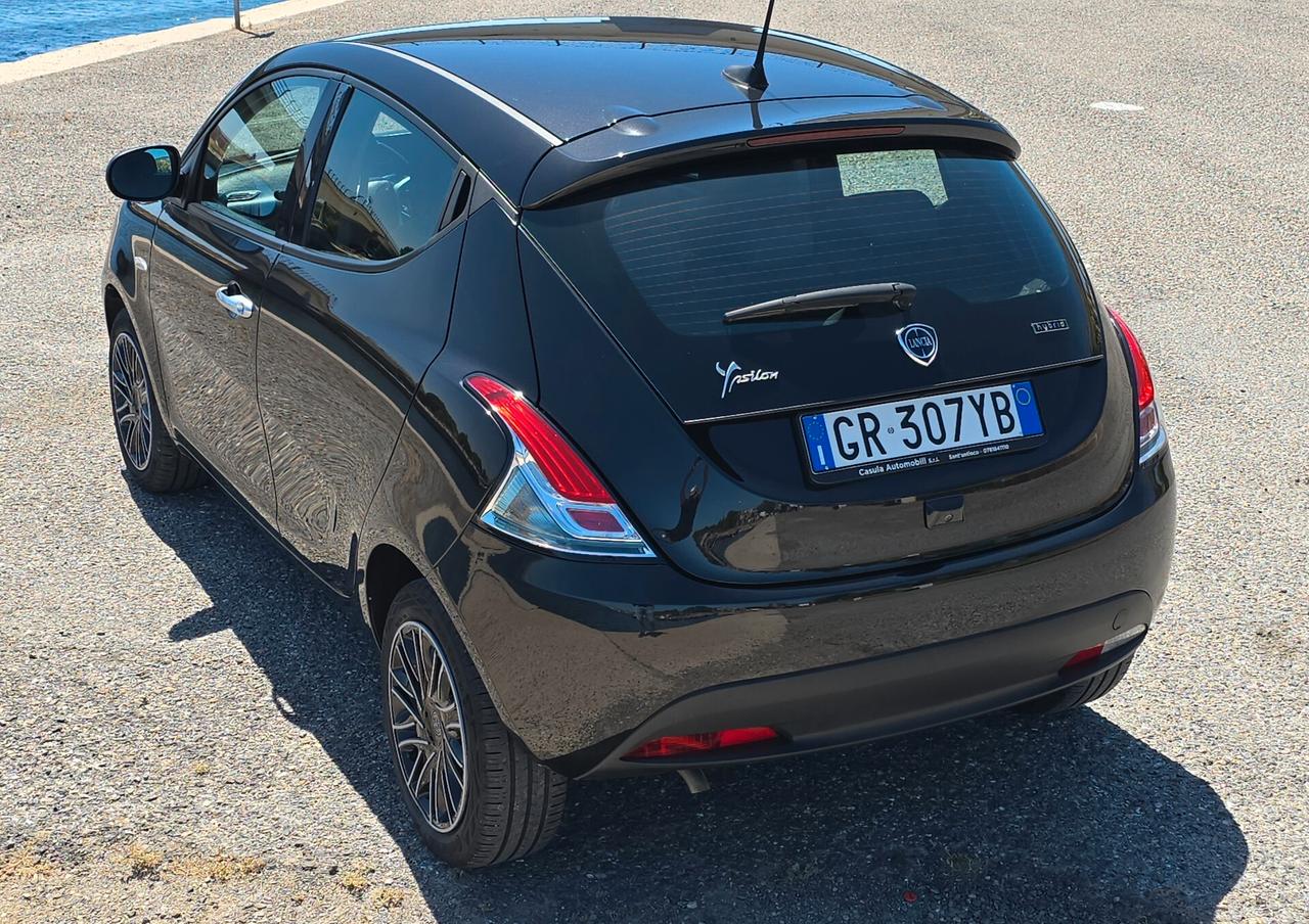 Lancia Ypsilon 1.0 FireFly 5 porte S&S Hybrid Gold