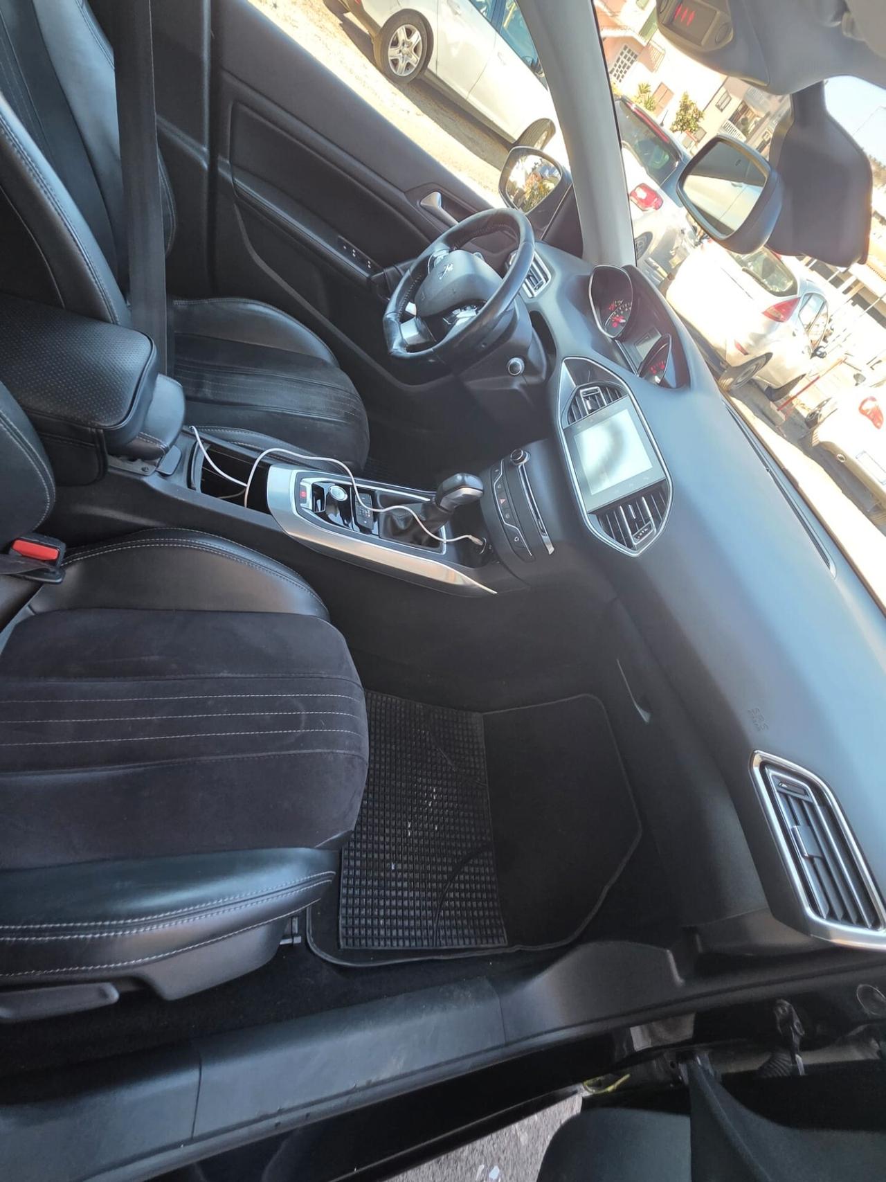Peugeot 308 BlueHDi 120 S&S EAT6 SW Allure