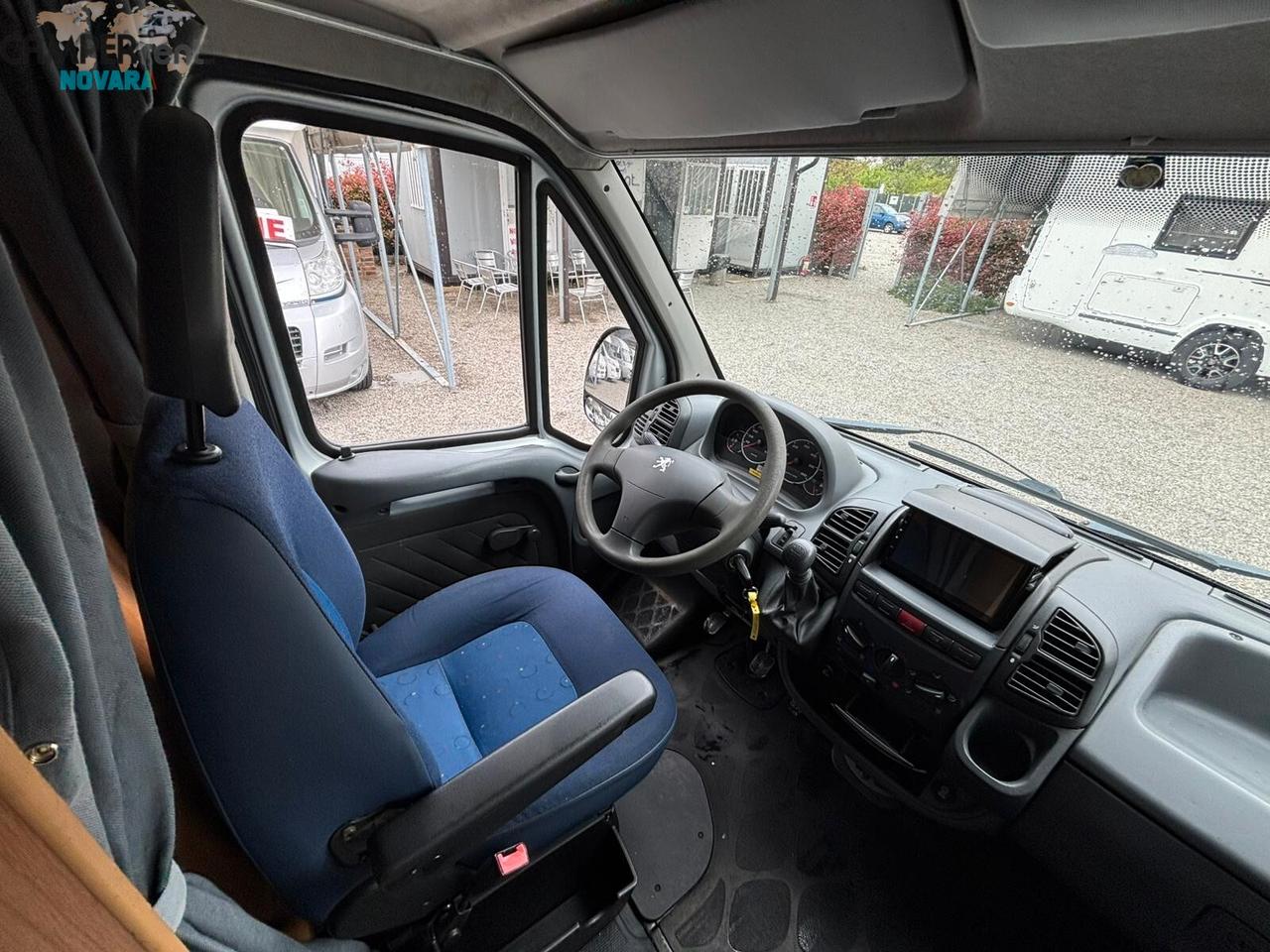 Peugeot 244 L - FURGONATO COMPATTO CON DINETTE A FERRO DI CAVALLO