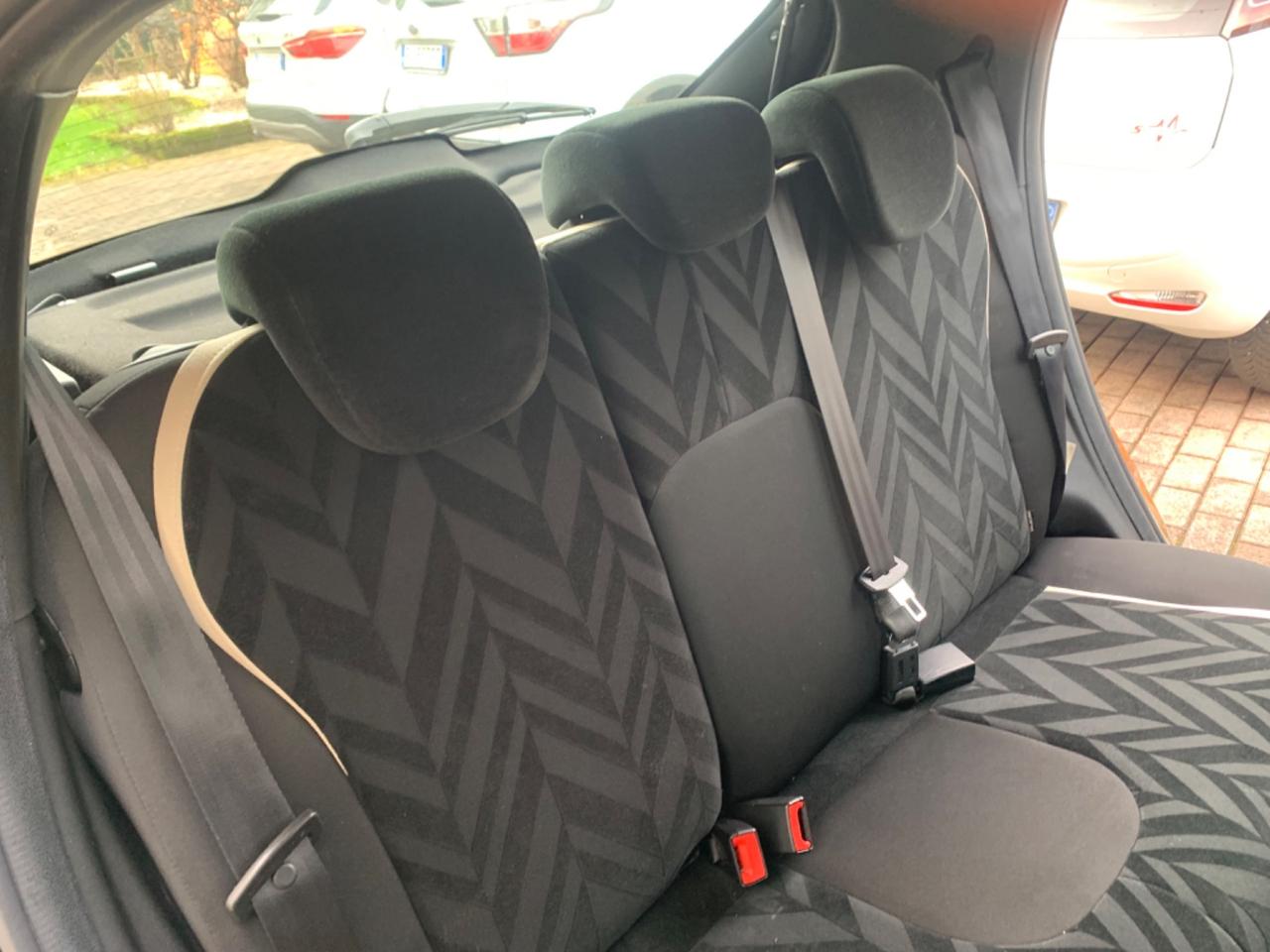 Lancia Ypsilon 1.2 69 CV 5 porte Platinum