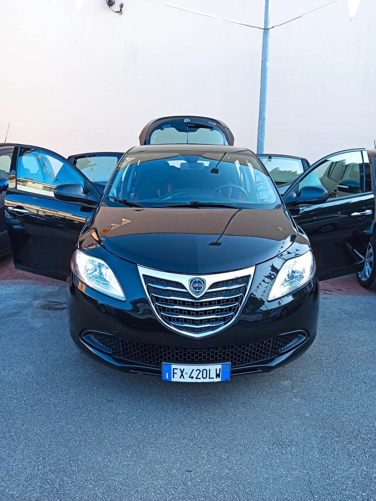 Lancia Ypsilon 1.2 69 CV 5 porte S&S Silver