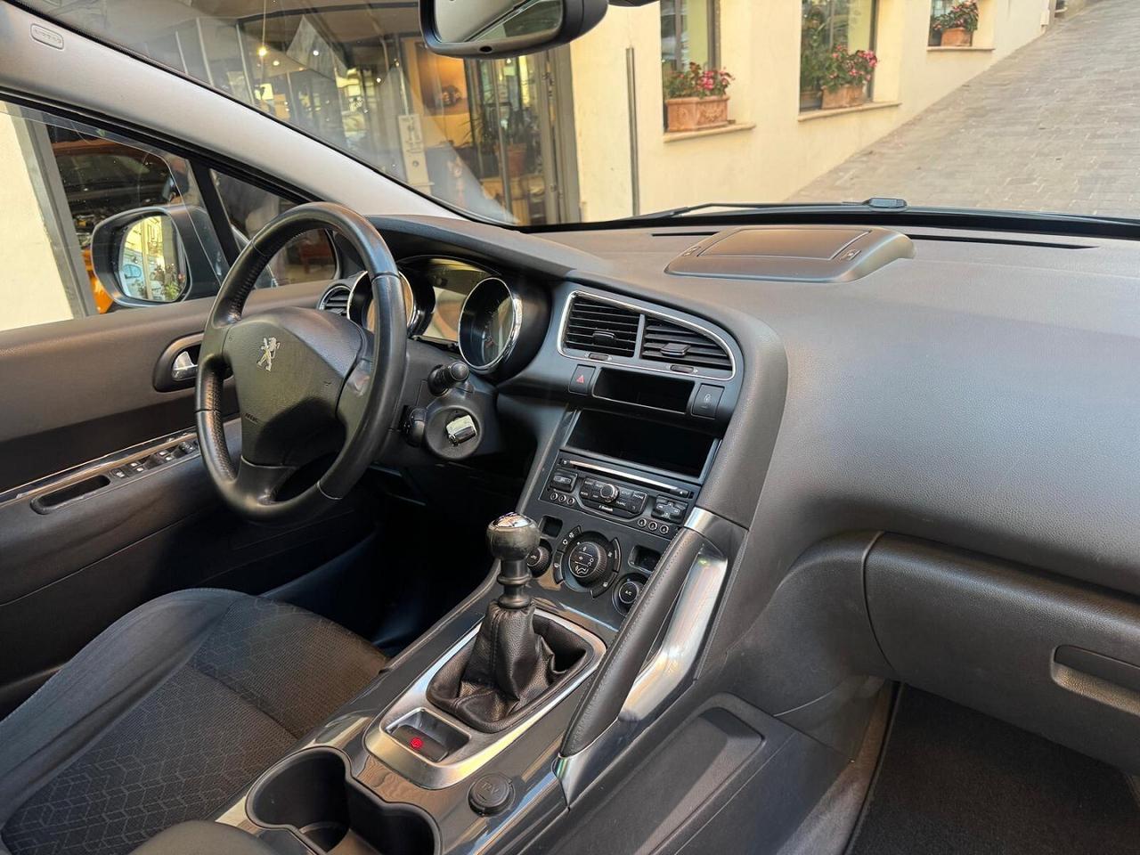 PEUGEOT 3008 1.6 HDi 115CV Business