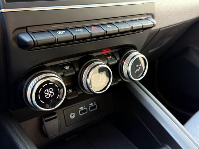 RENAULT Clio (mitsubishi COLT) 1.0 turbo 90 CV Invite -