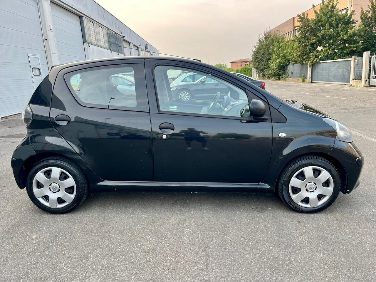 Toyota Aygo 1.0benz 2011 122.000km perfetta per neopatentati