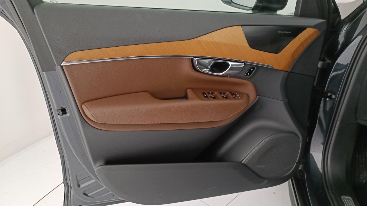 VOLVO XC90 2.0 b5 Momentum Pro awd 7p.ti geartronic