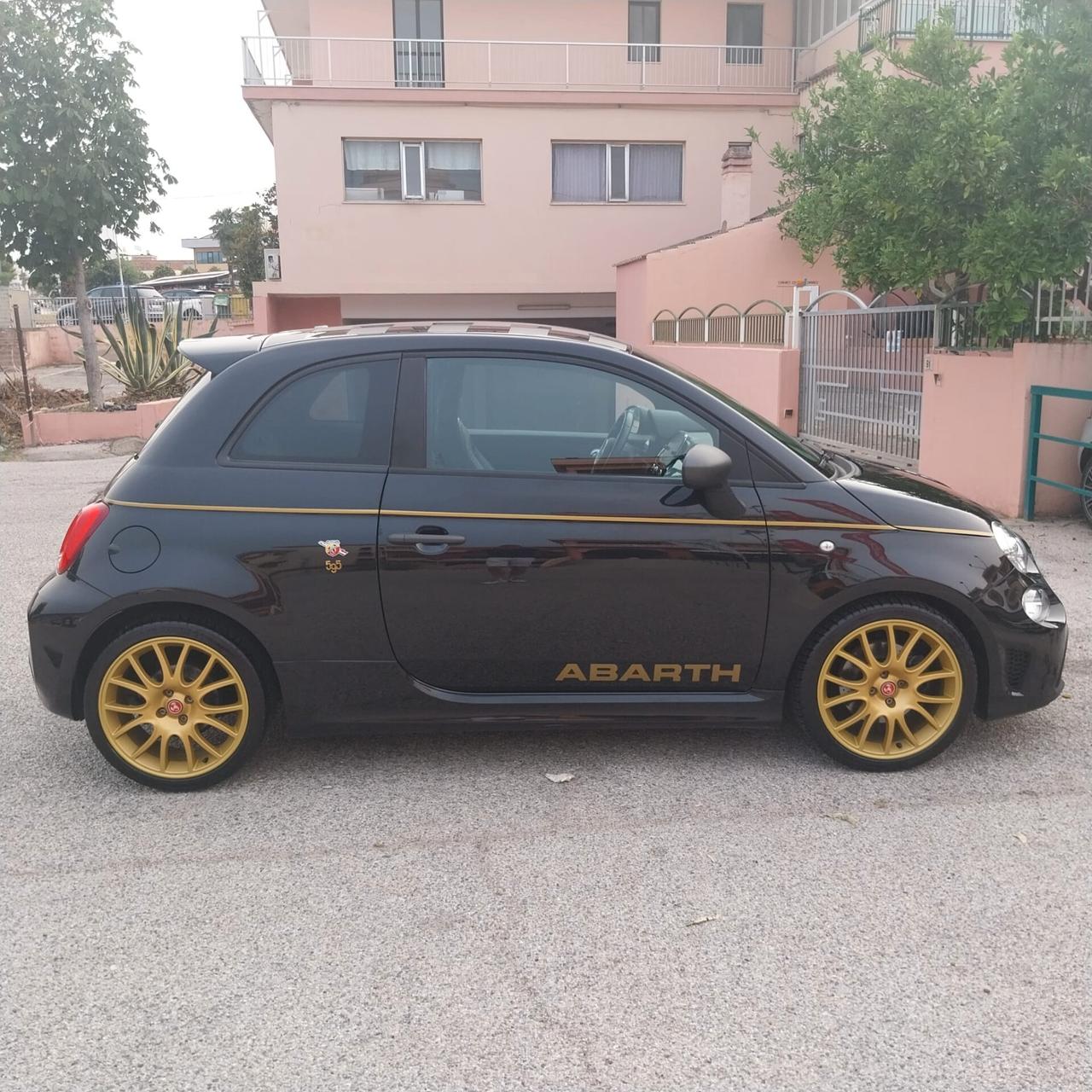 Abarth 595 SCORPIONEORO