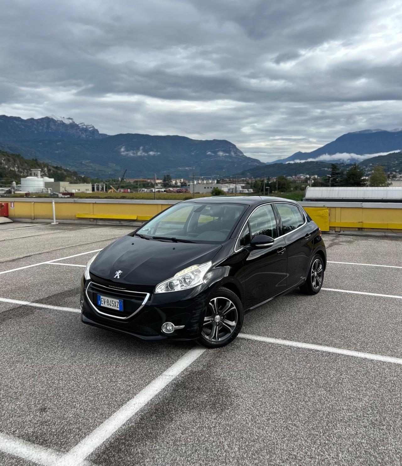 Peugeot 208 1.4 HDi 68 CV Active Neopatentati