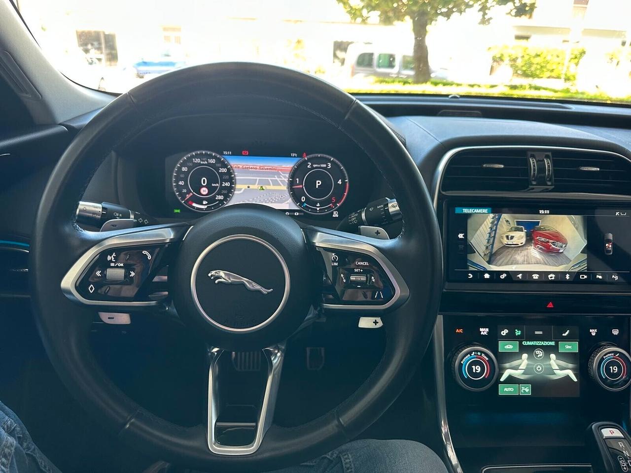Jaguar XE 2.0 D 180 CV aut. SE