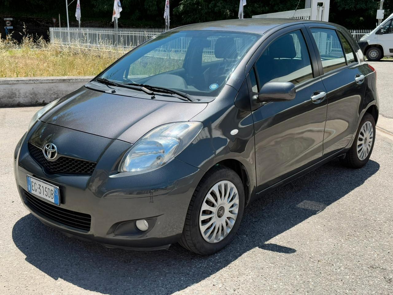 Toyota Yaris 1.0 5 porte Sol NEOPATENTATI