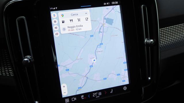 VOLVO XC40 B3 automatico Plus Dark