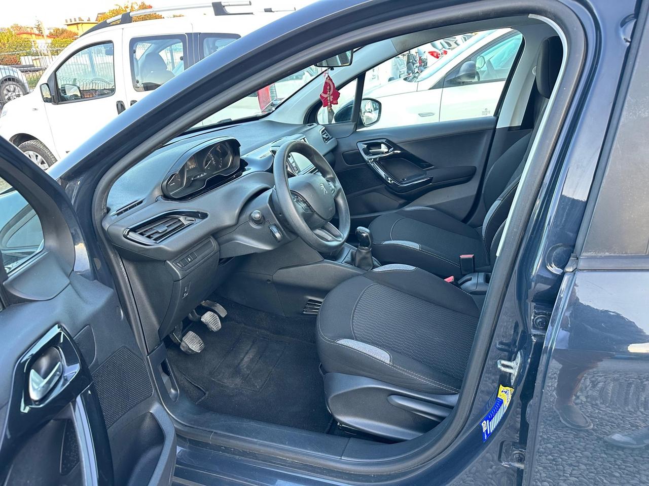 Peugeot 208 PureTech 82 5 porte Allure Neopatentati