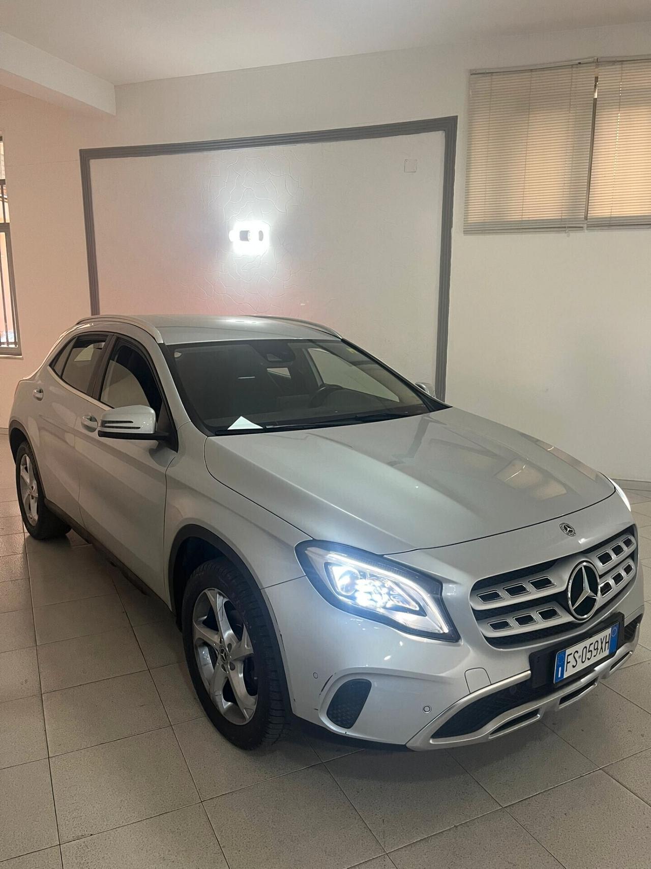 Mercedes-benz GLA 200 D AUTOMATICA 4MATIC SPORT