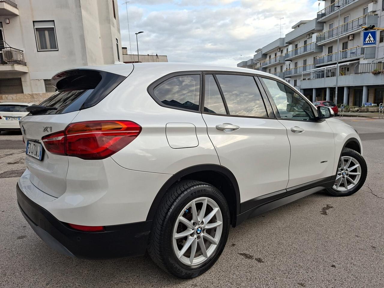 Bmw X1 sDrive18d Advantage * Navi * Full * Bianco Perlato * Garantito 12 Mesi