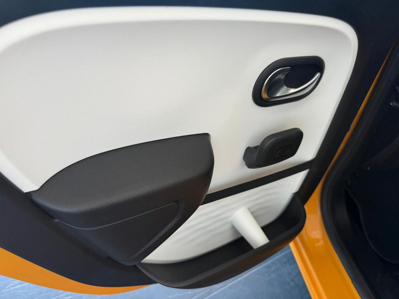 Renault Twingo 1.0 SCE 73 CV Duel