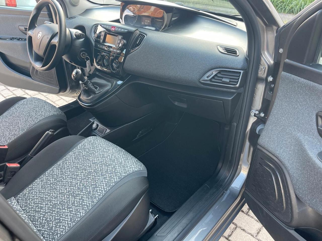 Lancia Ypsilon 1.0 FireFly 5 porte S&S Hybrid Ecochic A. Ferretti