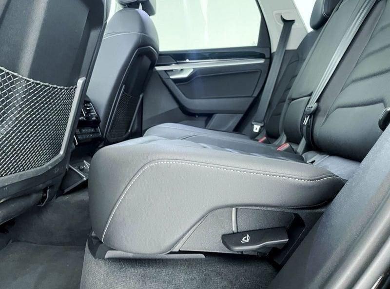 Volkswagen Touareg 3.0 V6 TDI SCR Elegance R-LINE