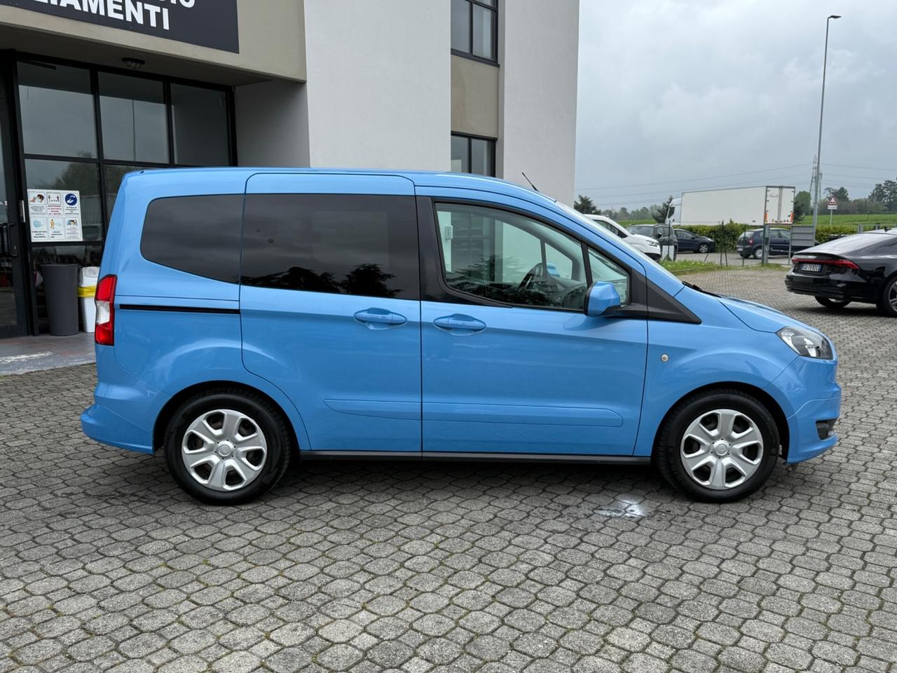 Ford Tourneo Courier 1.0 b.|NEOPATENTATI
