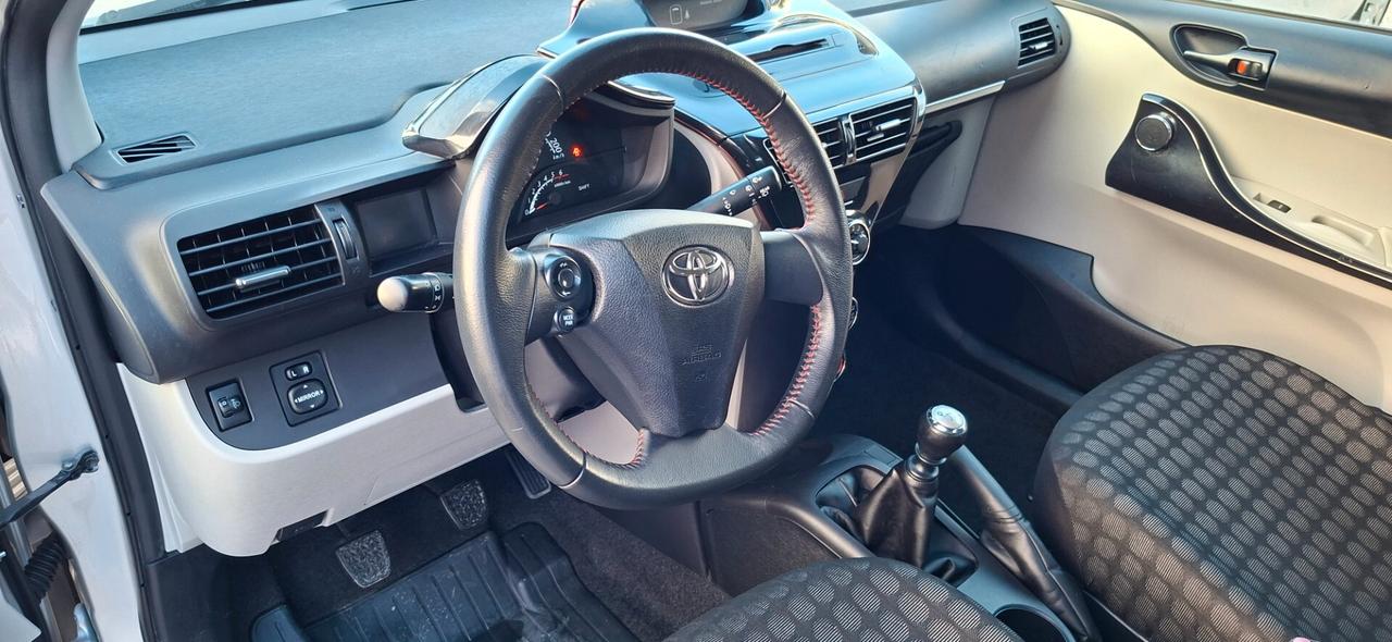 Toyota iQ 1.4 DIESEL GARANZ 12 MESI PREZZO REALE