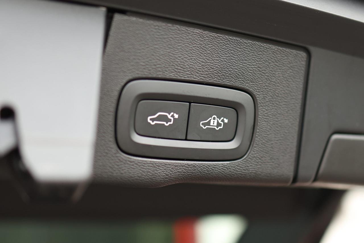Volvo XC 60 XC60 B4 (d) AWD Geartronic Momentum Pro