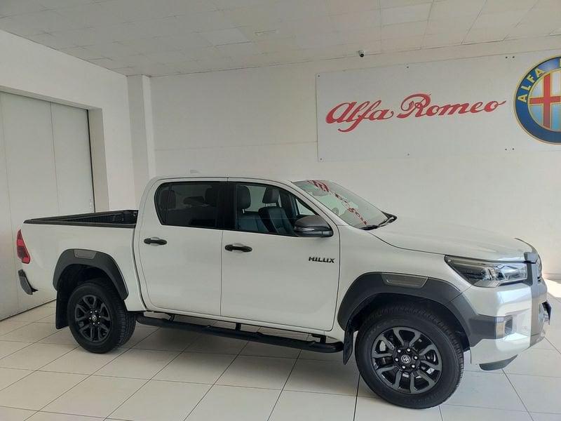 Toyota Hilux 2.4 D-4D A/T 4WD 4 porte Double Cab Invincible