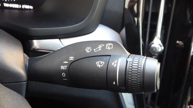 VOLVO V60 B4 (d) Geartronic Momentum Business