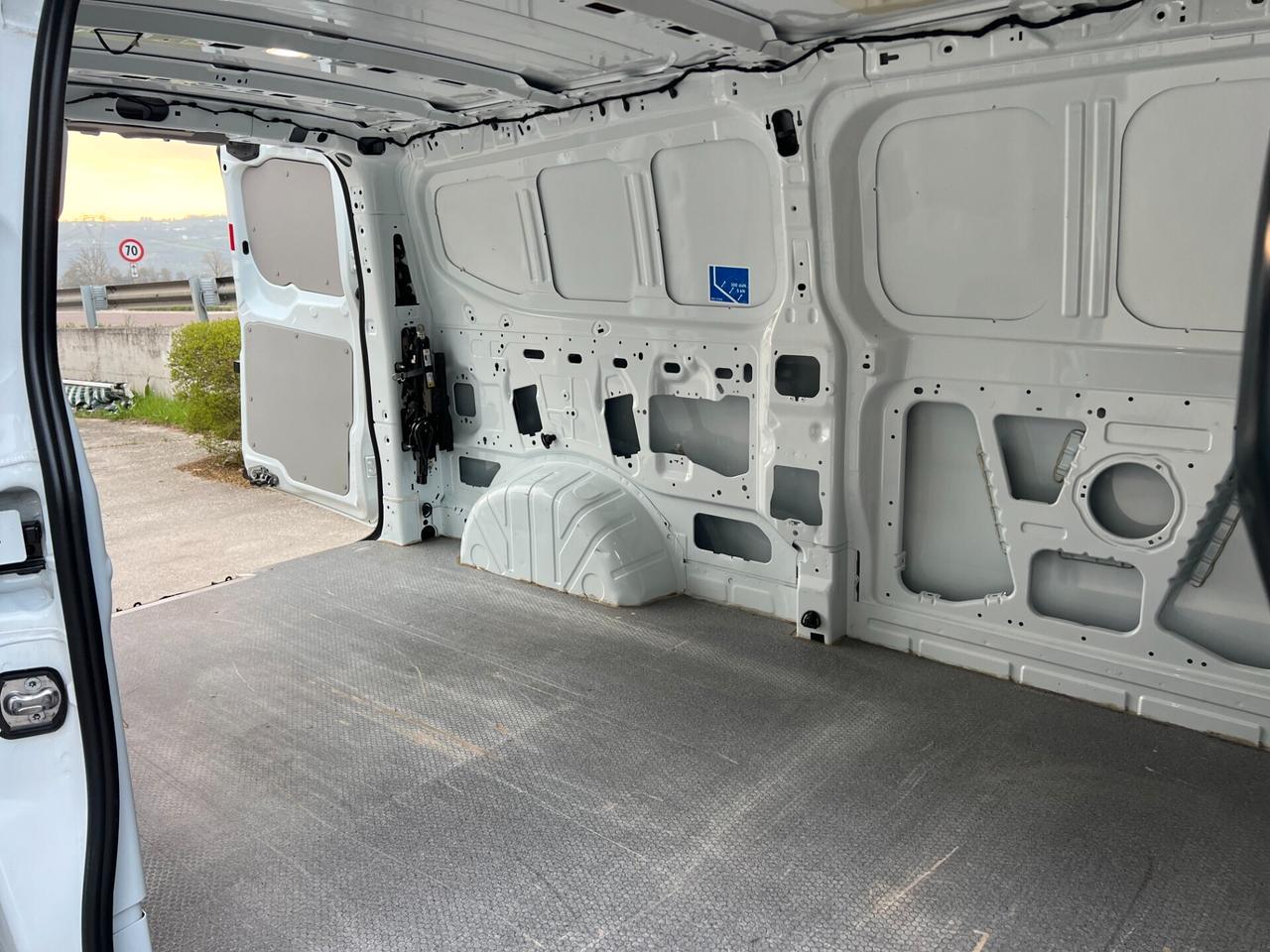 FORD TRANSIT CUSTOM PASSO LUNGO / UNICO PROPRIETARIO