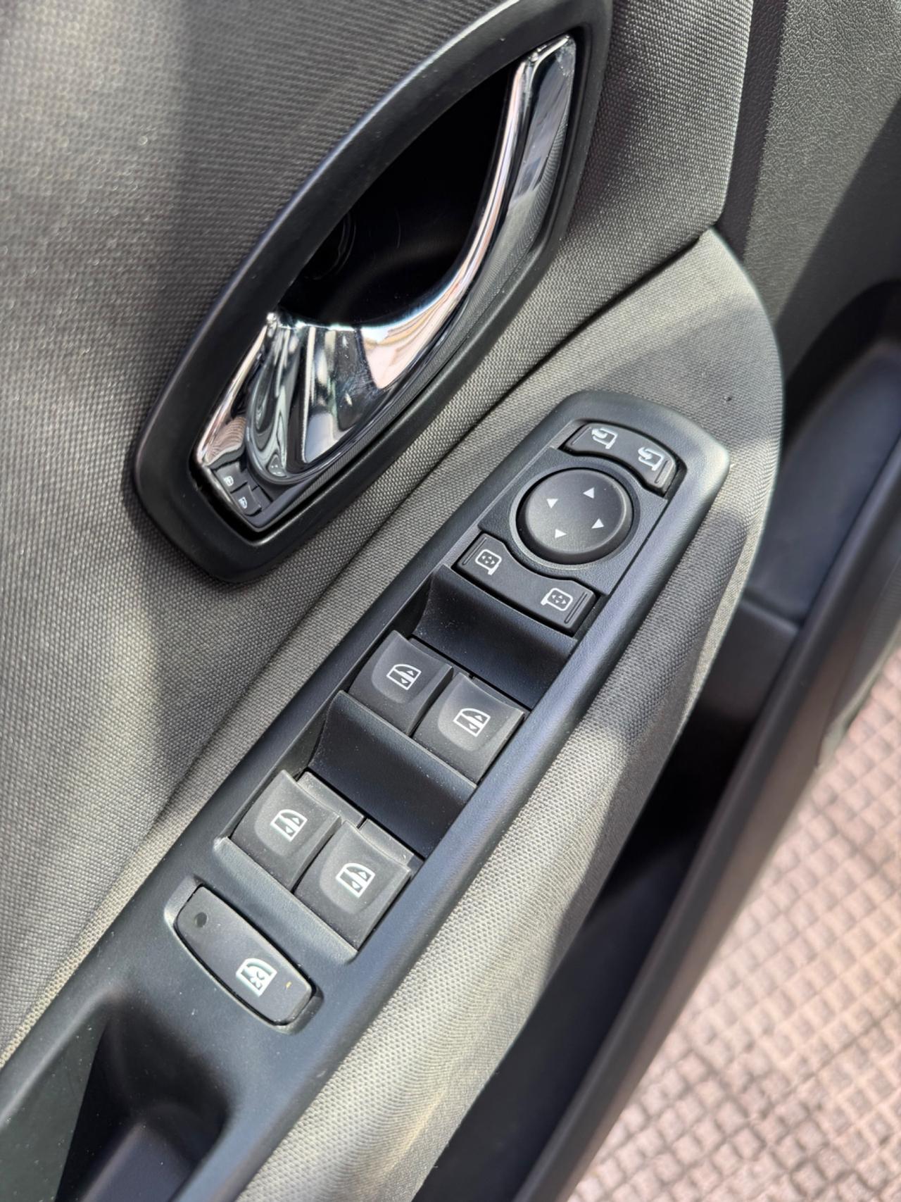Renault Scenic Scénic XMod dCi 110 CV EDC Limited