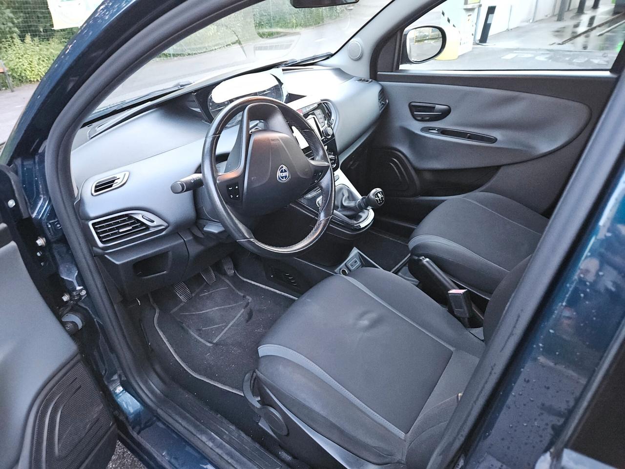 Lancia Ypsilon 0.9 TwinAir 85 CV 5 porte Metano Ecochic Platinum
