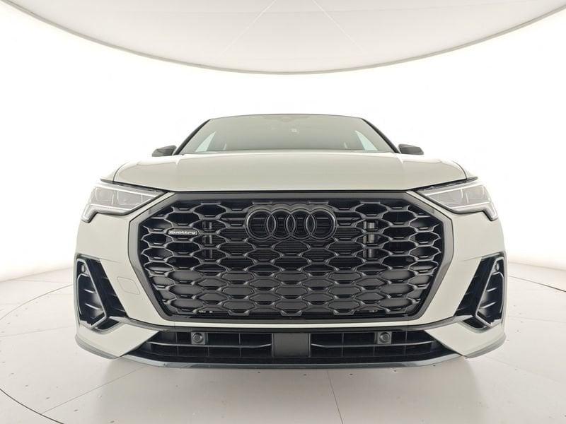 Audi Q3 SPB 40 TDI quattro S tronic Identity Black