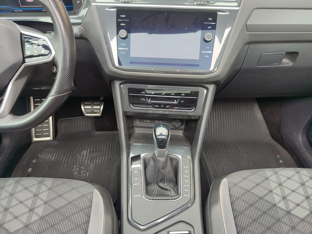 Volkswagen Tiguan 2.0 TDI 150 CV DSG R-Line TETTO APRIBILE