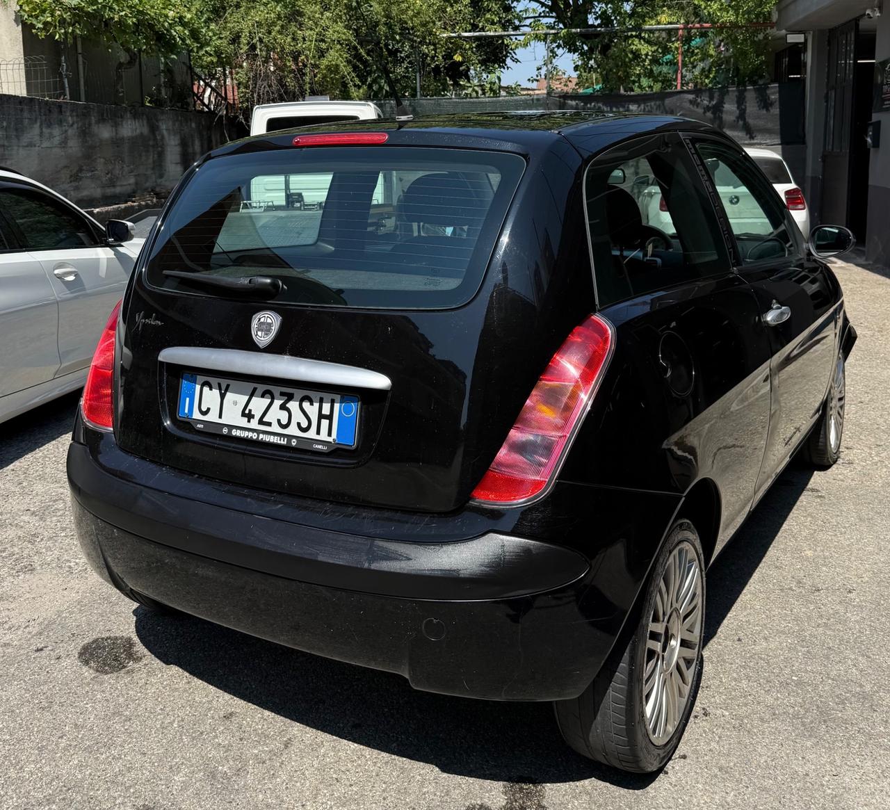 Lancia Ypsilon 1.2 16V Momo Design