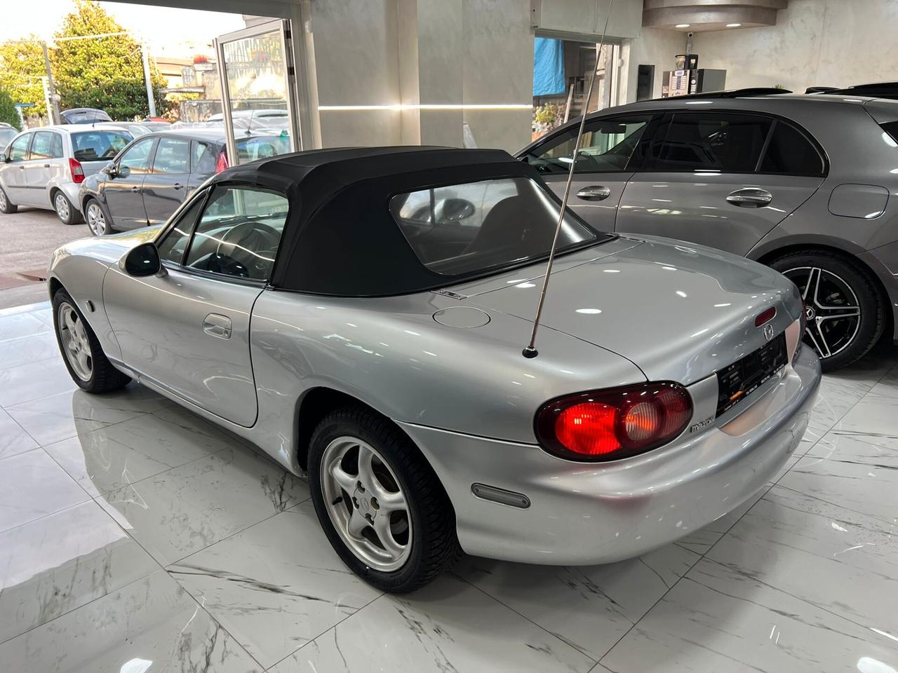 Mazda MX-5 1.6 Roadster - VERO CONSERVATO