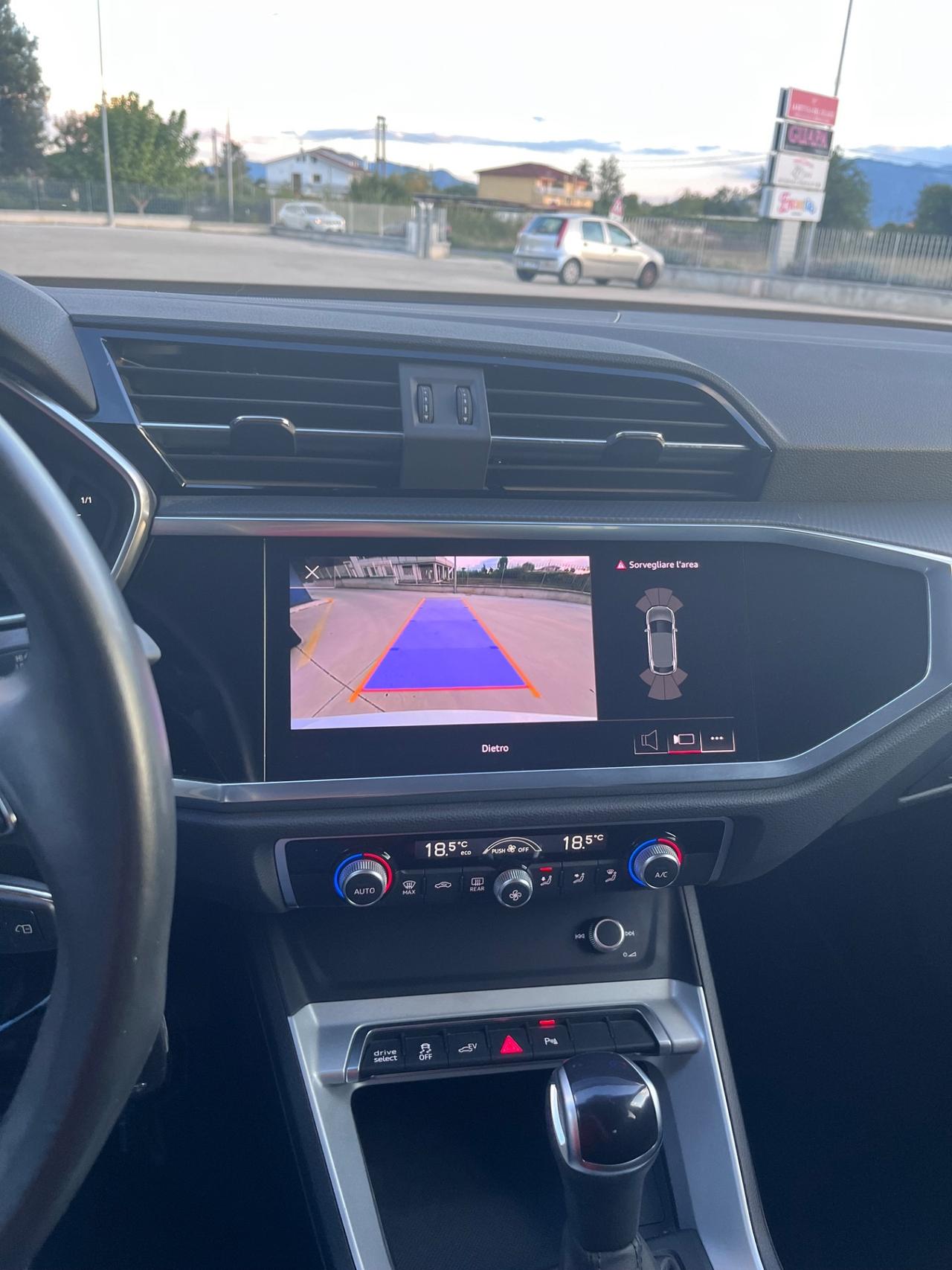 Audi Q3 45 TFSI e S tronic Business