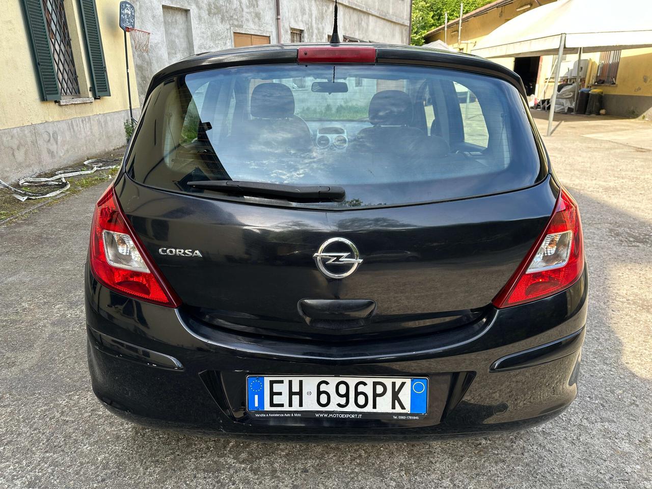 Opel Corsa 1.2 5 porte Club
