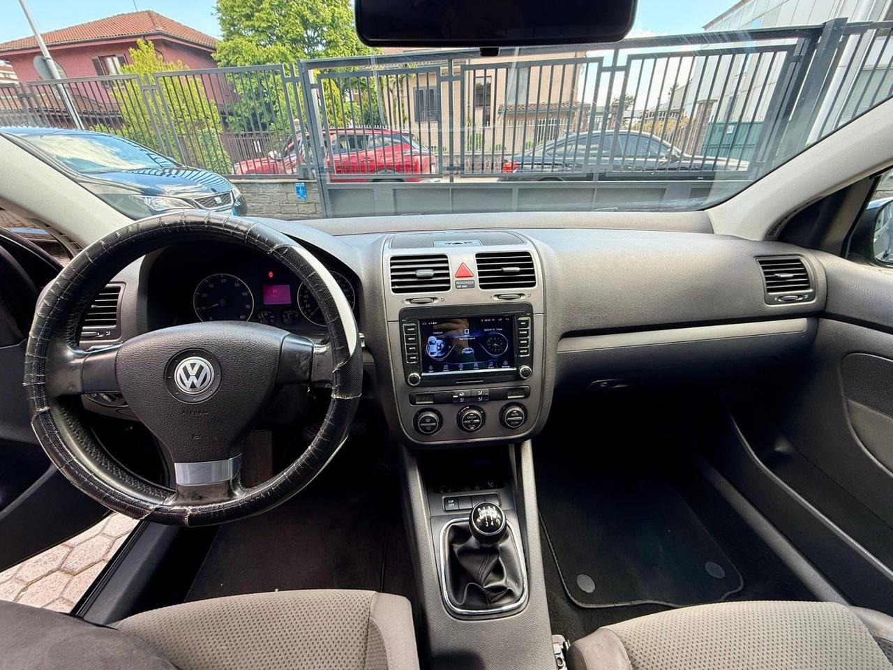 Volkswagen Golf 1.6 5p. Benzina Neopatentati