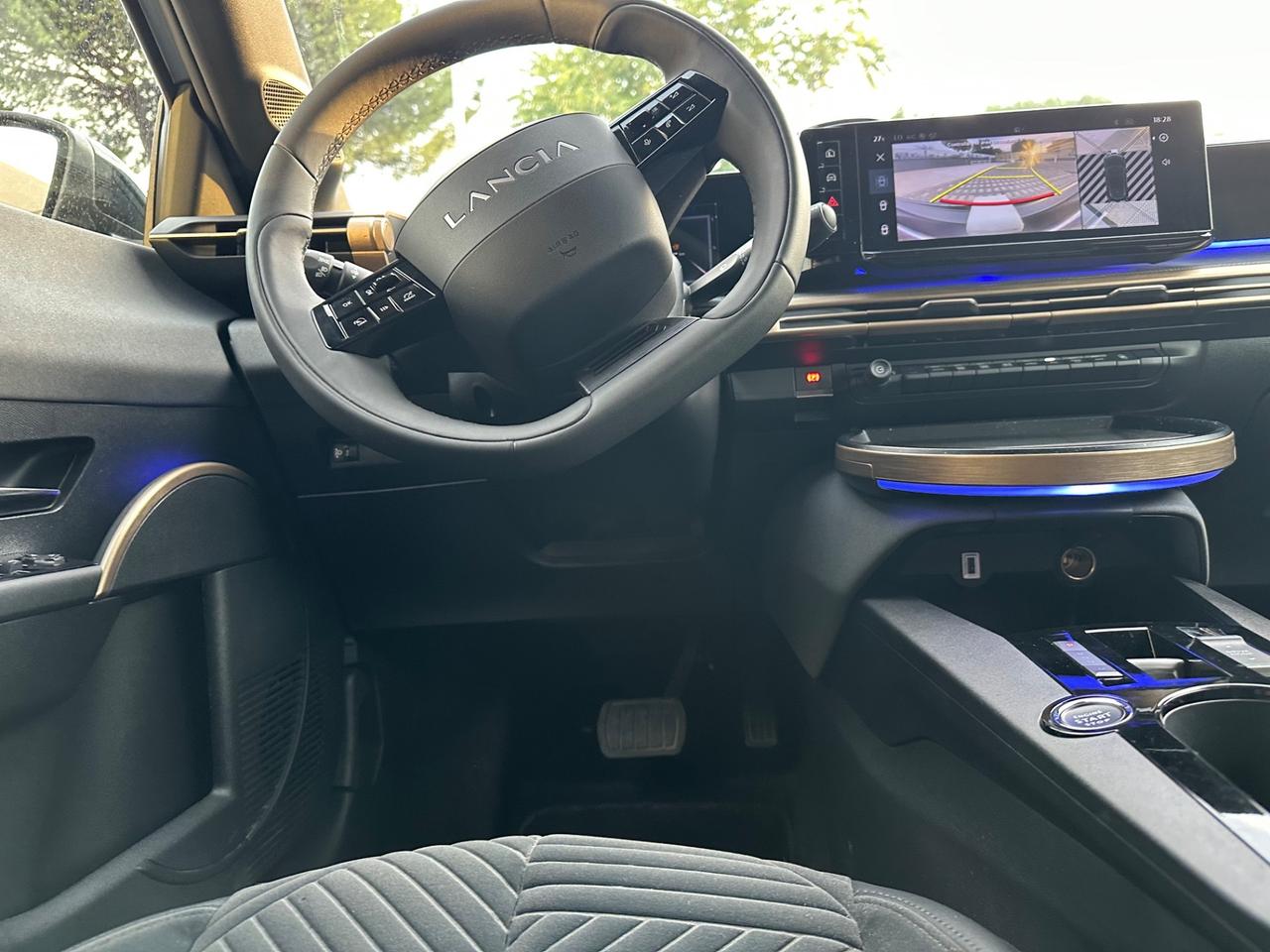 Lancia Ypsilon Hybrid e-DCT LX